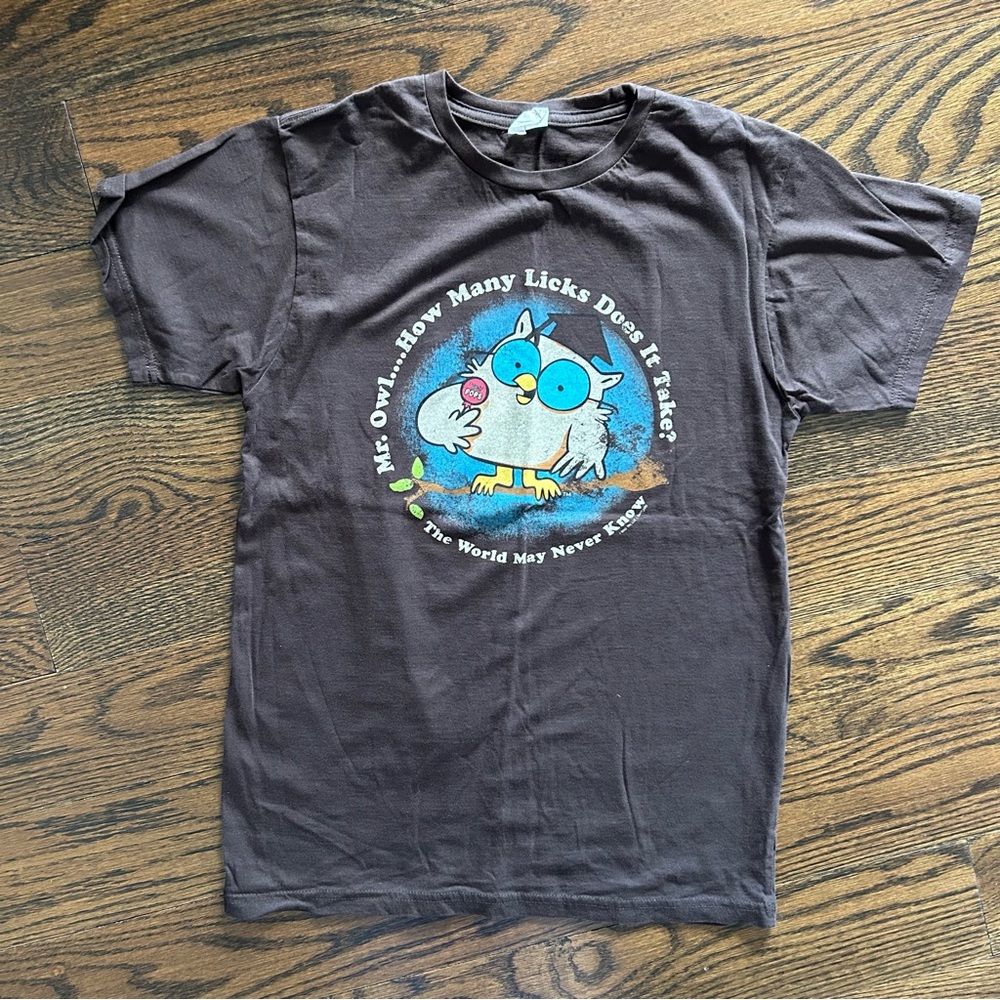 Vintage Style “Mr. Owl – How Many Licks?” Graphic T-Shirt | Size S